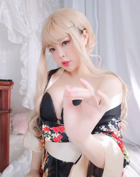 欧美泳服模特_中文字幕在线观看