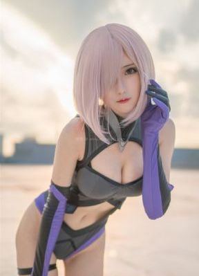 2019欧美苗条内衣模特_HD电影全集观看